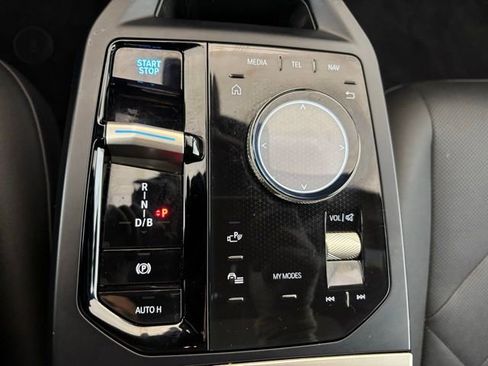 Used 2024 BMW iX xDrive50 w/ Premium Package AWD/4WD image 18
