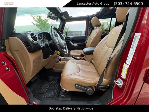 Used 2013 Jeep Wrangler Unlimited Sahara w/ Connectivity Group AWD/4WD image 10