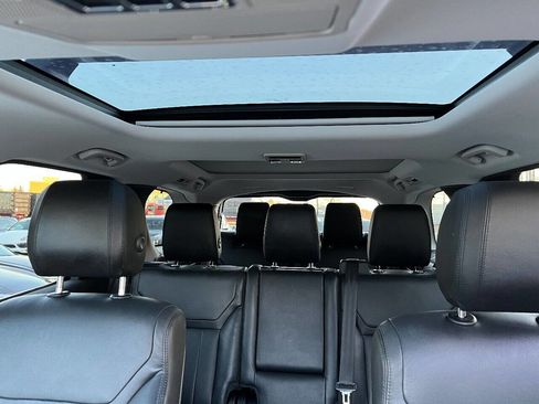 Used 2017 Land Rover Discovery HSE image 29