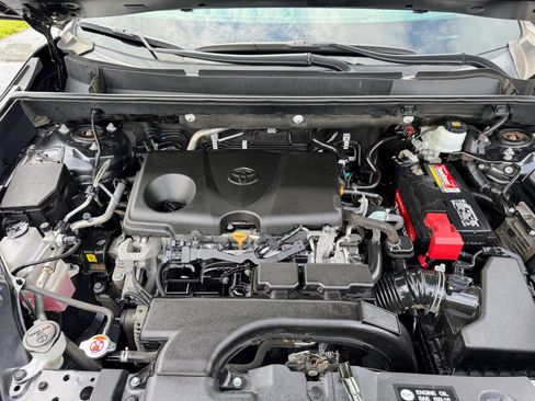 Used 2020 Toyota RAV4 XLE image 33