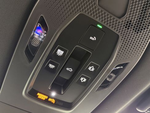 Certified 2025 Porsche Macan 4 Electric image 37