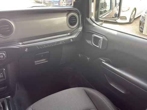 Used 2022 Jeep Wrangler Unlimited Sport image 26