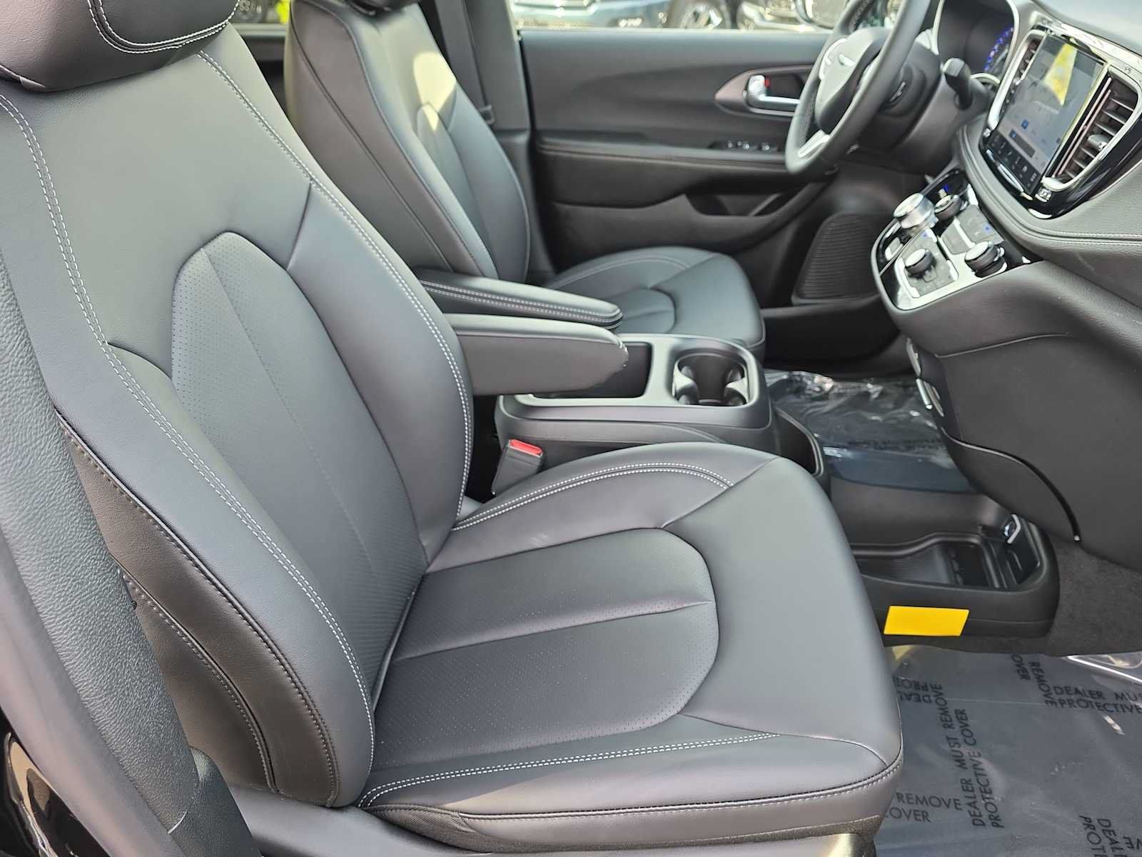 Used 2026 Chrysler Pacifica Select FWD image 18