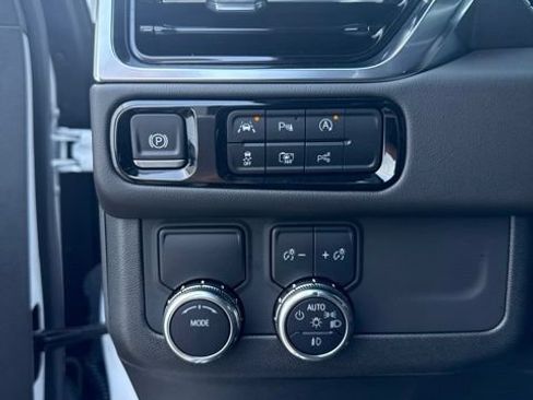 Used 2025 GMC Yukon XL Elevation RWD image 29