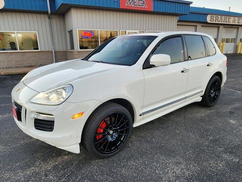 Used 2010 Porsche Cayenne GTS image 9