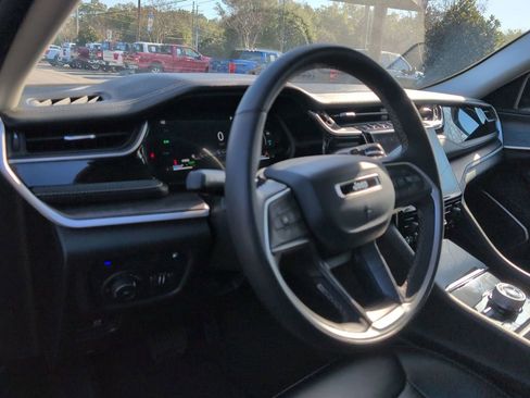 Used 2024 Jeep Grand Cherokee Limited 4xe image 13