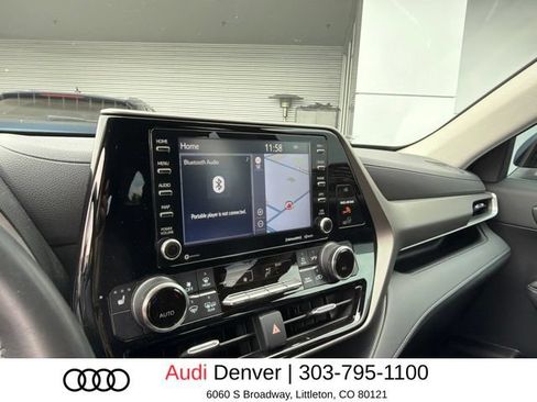 Used 2022 Toyota Highlander XLE AWD/4WD image 6