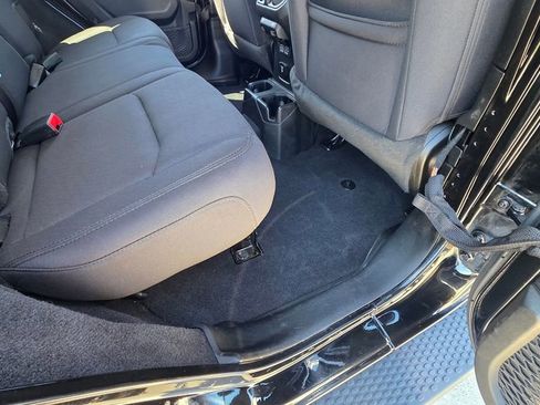 Certified 2022 Jeep Wrangler Unlimited Sahara w/ Cold Weather Group image 17