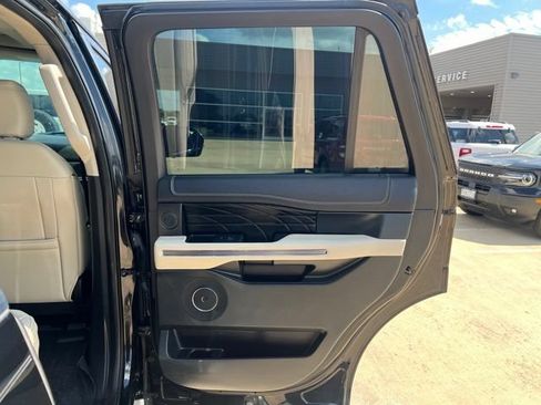 Used 2018 Ford Expedition Platinum RWD image 22