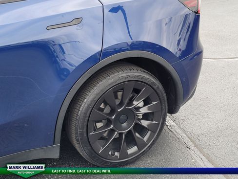 Used 2022 Tesla Model Y Long Range image 27