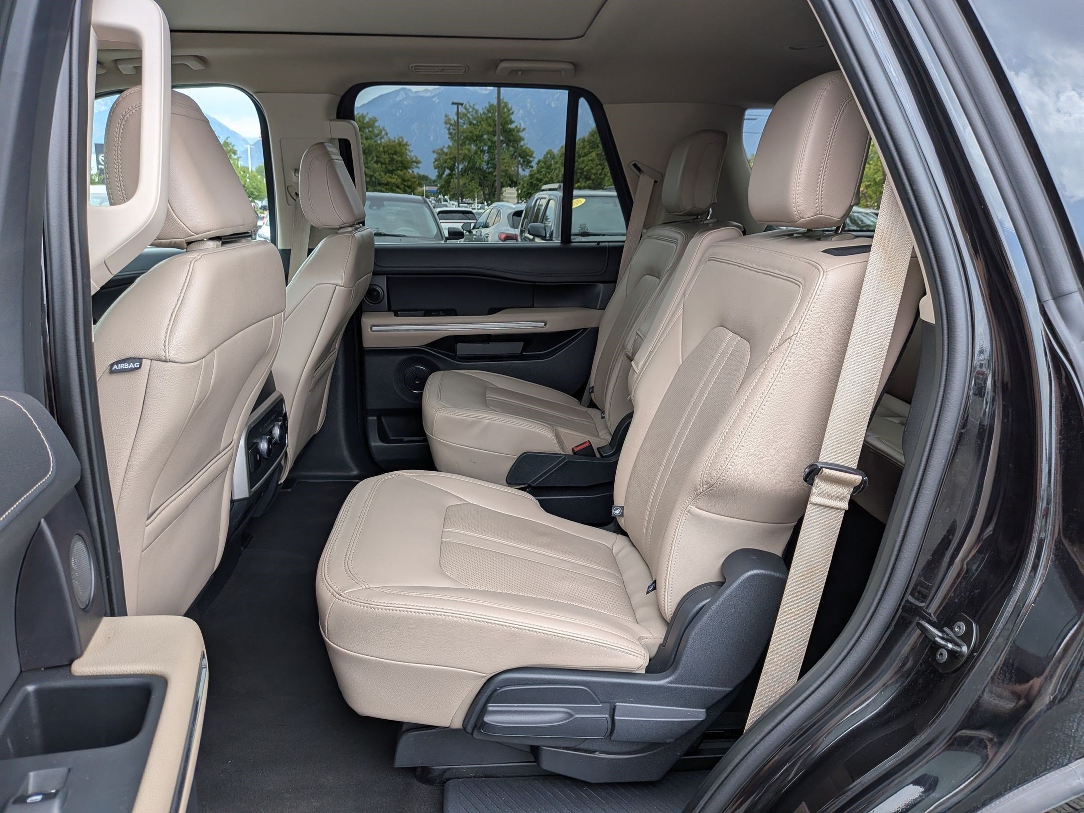 Used 2024 Ford Expedition Limited AWD/4WD image 31