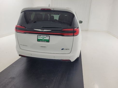 Used 2022 Chrysler Pacifica Touring-L FWD image 7