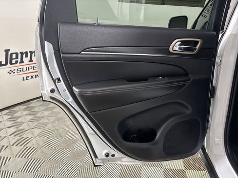 Used 2015 Jeep Grand Cherokee Limited image 19