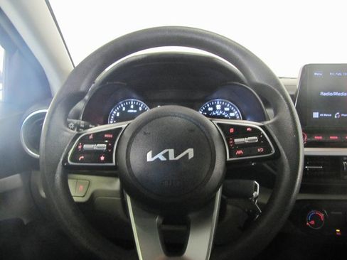 Used 2022 Kia Forte LXS image 3