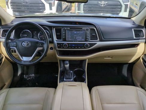 Certified 2016 Toyota Highlander XLE FWD image 15