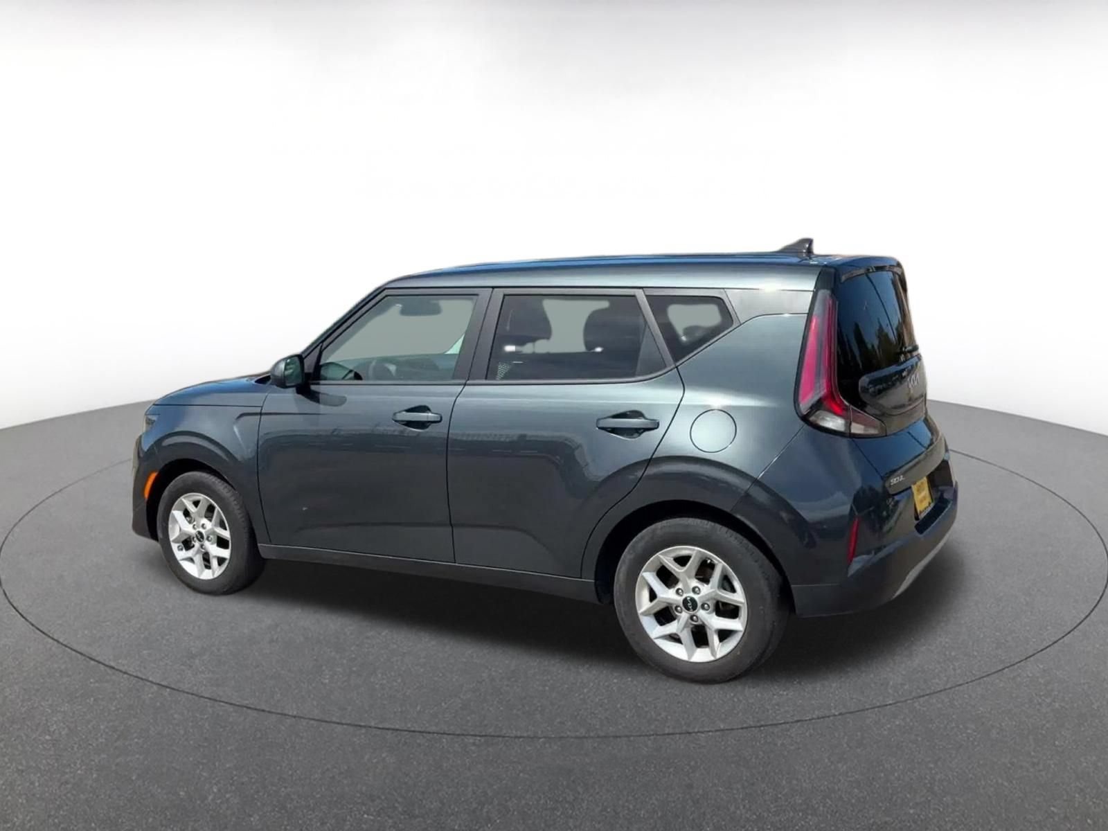 Used 2025 Kia Soul LX w/ LX Technology Package FWD image 9