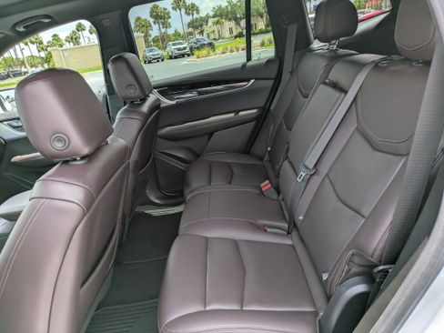 Certified 2023 Cadillac XT6 Premium Luxury FWD image 12