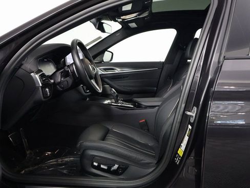 Used 2023 BMW M550i xDrive w/ Executive Package image 10