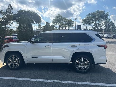 Used 2023 Toyota Sequoia Capstone AWD/4WD image 5