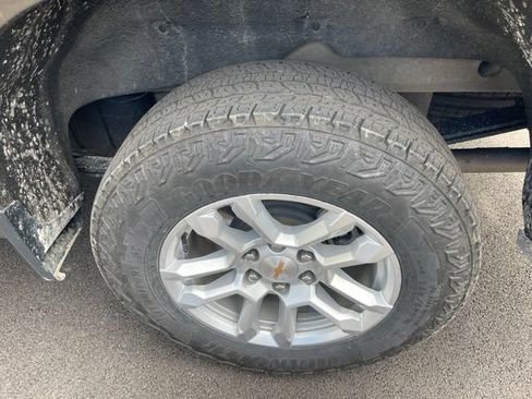 Used 2023 Chevrolet Silverado 1500 LT AWD/4WD image 5