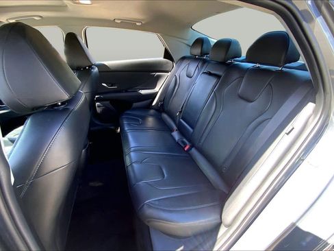 Used 2025 Hyundai Elantra Limited FWD image 21