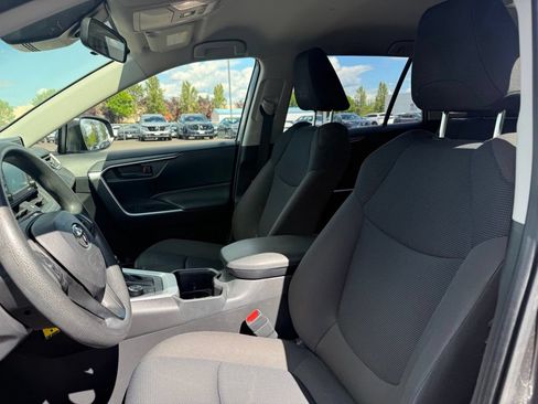 Used 2022 Toyota RAV4 LE AWD/4WD image 9