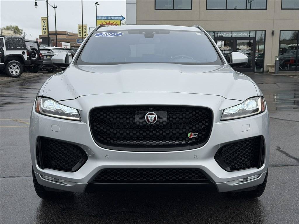 Used 2017 Jaguar F-PACE S AWD/4WD image 2