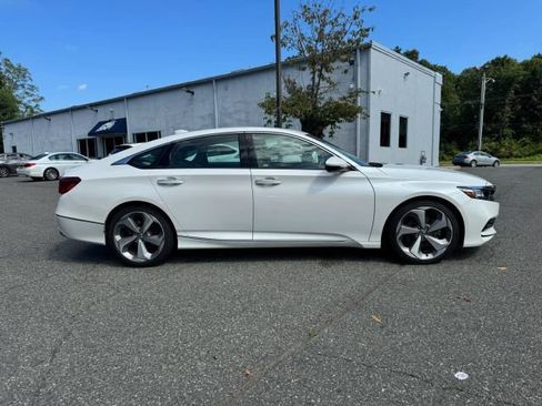 Used 2018 Honda Accord Touring image 6