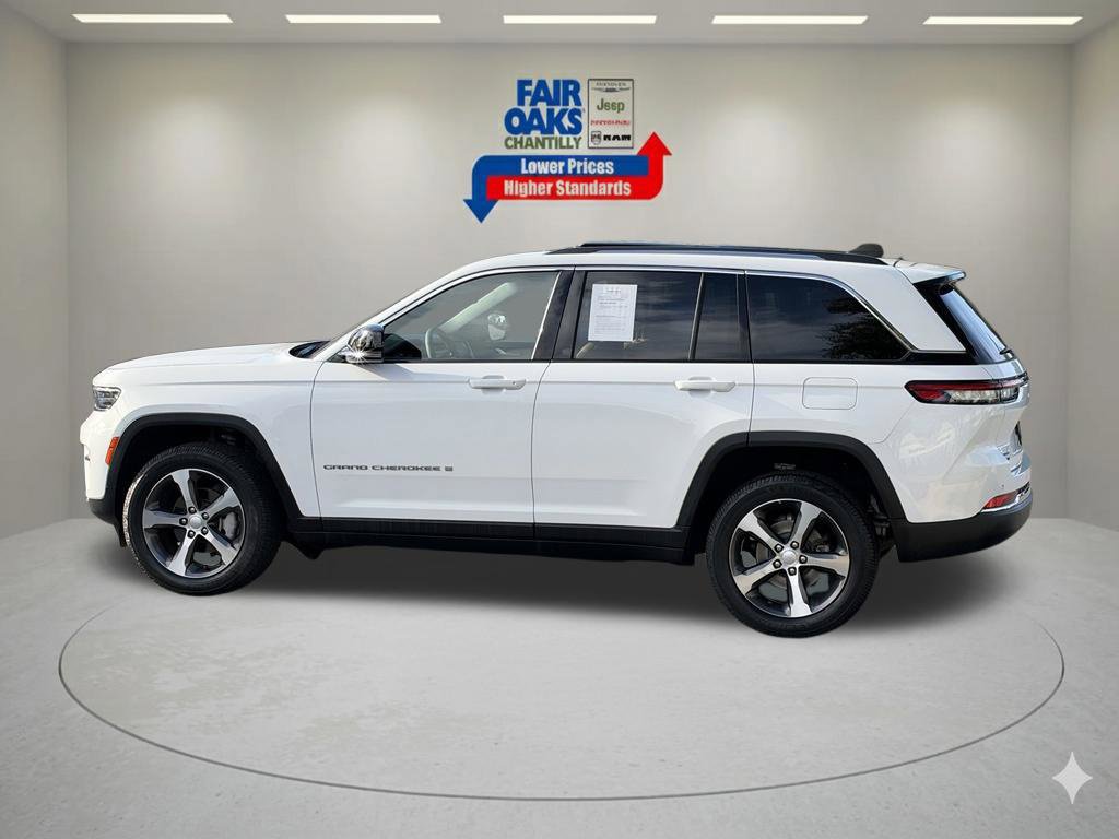 Used 2023 Jeep Grand Cherokee Limited AWD/4WD image 10