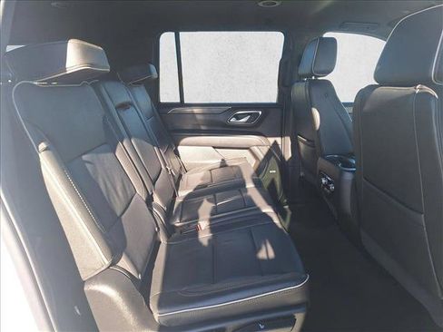 Used 2024 GMC Yukon XL SLT image 16