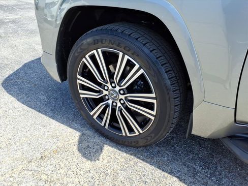 Used 2024 Lexus LX 600 4WD w/ Luxury Package image 9