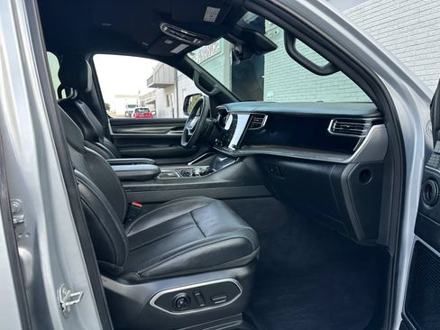 Used 2022 Jeep Wagoneer Series III w/ Flexible Seating Group RWD image 27