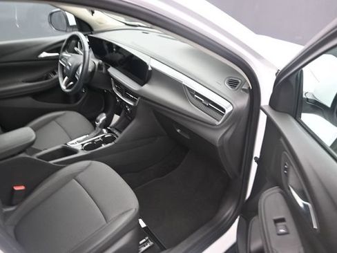Used 2024 Buick Encore GX Preferred w/ Comfort Package FWD image 9