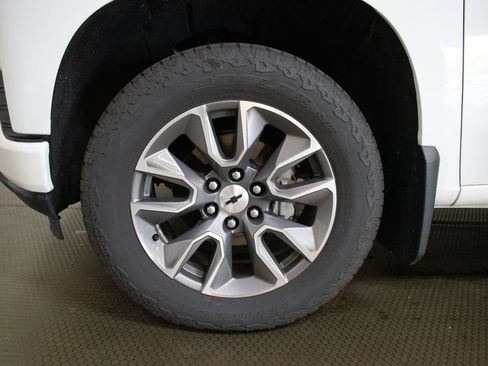 Used 2020 Chevrolet Silverado 1500 RST AWD/4WD image 9