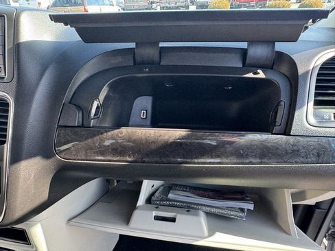 Used 2018 Dodge Grand Caravan SE w/ UConnect Hands-Free Group image 30