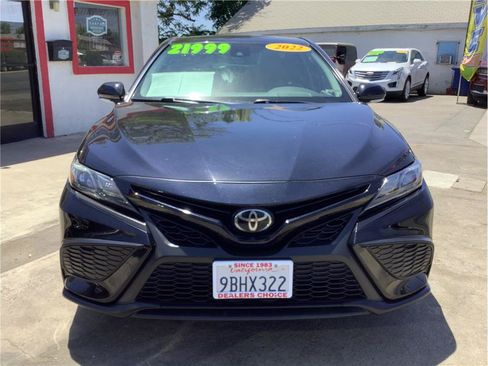 Used 2022 Toyota Camry SE w/ Convenience Package FWD image 3