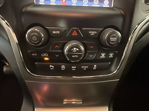 Used 2019 Jeep Grand Cherokee Laredo AWD/4WD image 25