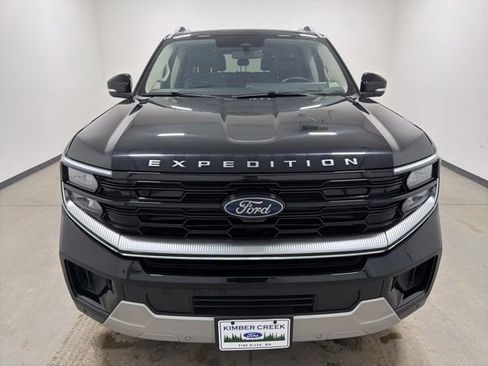 Used 2025 Ford Expedition Platinum AWD/4WD image 2