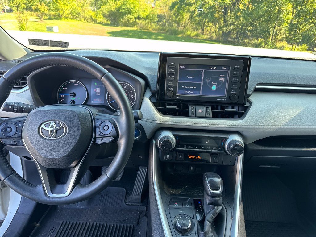 Used 2022 Toyota RAV4 XLE Premium AWD/4WD image 26