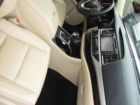 Used 2019 Toyota Highlander XLE image 36