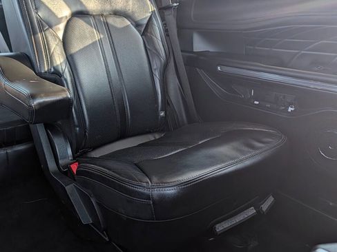 Used 2018 Ford Expedition Platinum image 39