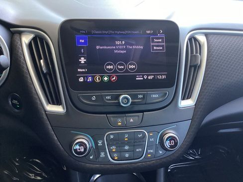 Used 2025 Chevrolet Malibu LT FWD image 14