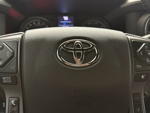 Used 2022 Toyota Tacoma TRD Off-Road image 17