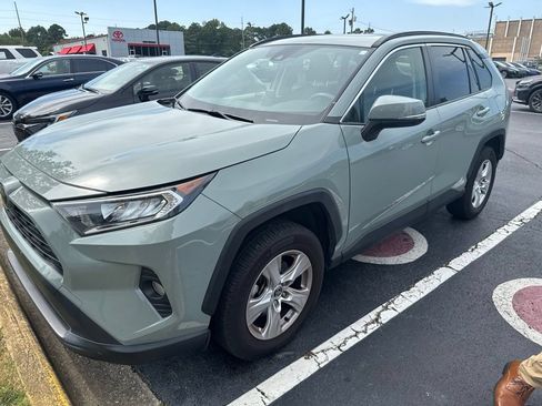 Used 2020 Toyota RAV4 XLE w/ Convenience Package FWD image 1