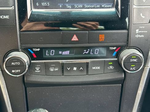 Used 2015 Toyota Camry XSE w/ Moonroof Package FWD image 31