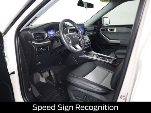 Used 2023 Ford Explorer XLT w/ XLT Sport Appearance Package AWD/4WD image 35