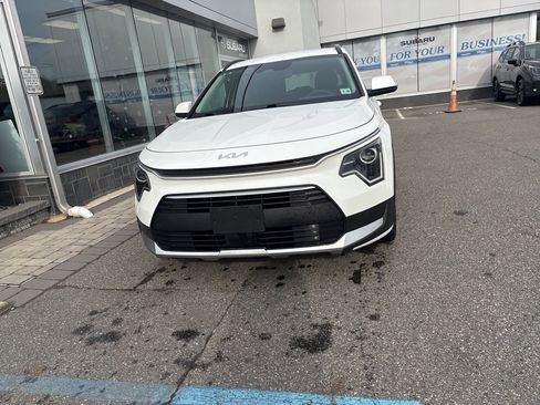 Used 2023 Kia Niro EX w/ EX Cold Weather Package image 5