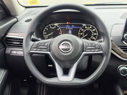 Certified 2025 Nissan Altima 2.5 SV FWD image 16