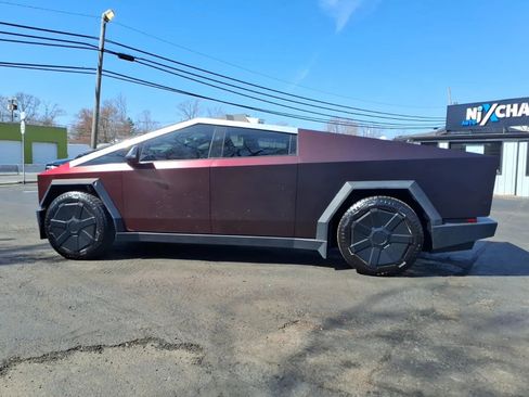 Used 2024 Tesla Cybertruck AWD Crew Cab image 6