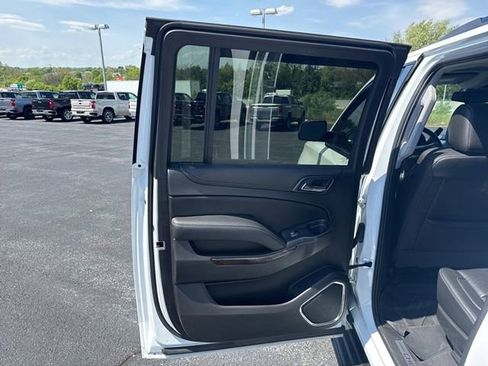 Used 2018 Chevrolet Suburban LT AWD/4WD image 19